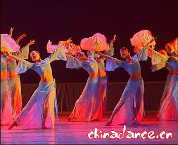 05 民族群舞《黄山云涌》表演单位：安徽艺术学校.jpg