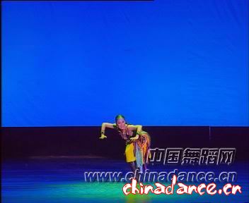 07.［蒙族］独舞《腾格尔草原》（王好 中央民族大学舞蹈学院）.jpg