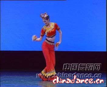 10.［民族］独舞《跳烟盒》（张雅洁 中央民族大学舞蹈学院）.jpg