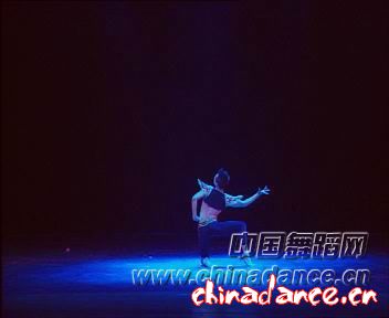 03.［民族］男子独舞《水夜》（鹿韬 北京歌剧舞剧院）.jpg
