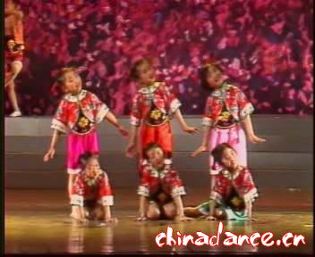 幼儿园舞蹈大班教材 乡间小唱串唱.jpg