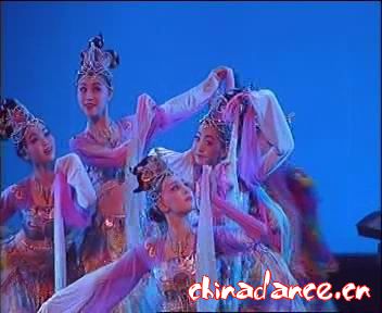 8《月引霓裳》北京市音乐舞蹈学校 编导：卢睿.jpg