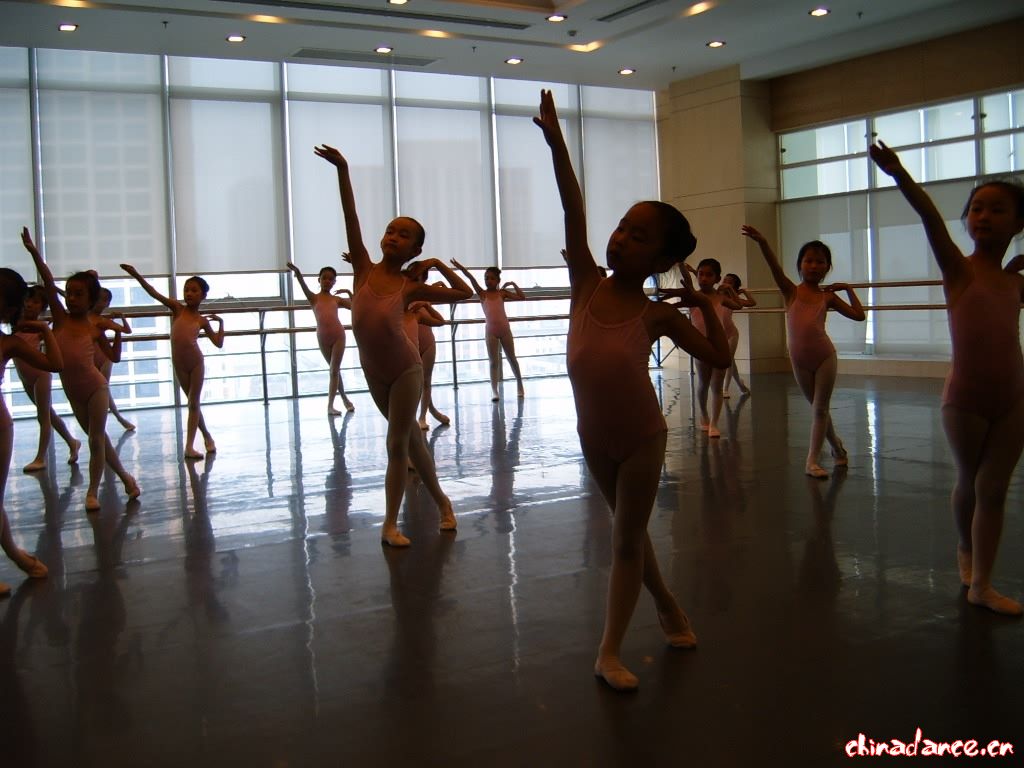 少年宫芭蕾舞学习4个月汇报02.jpg
