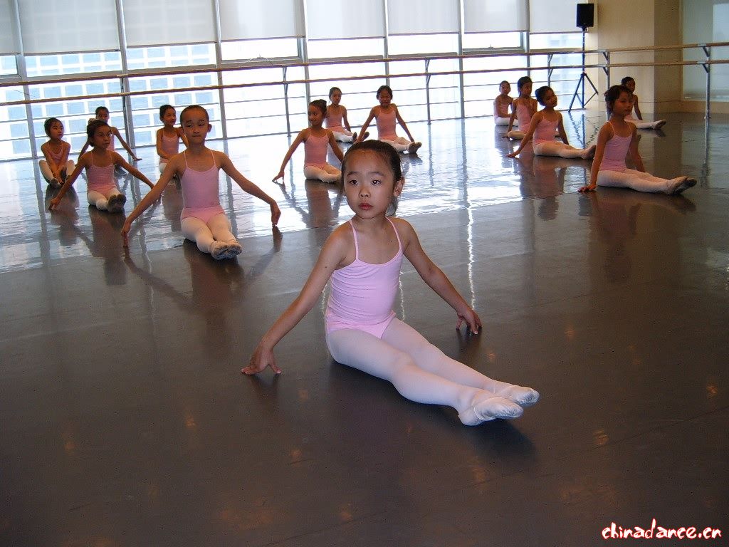 少年宫芭蕾舞学习4个月汇报01.jpg