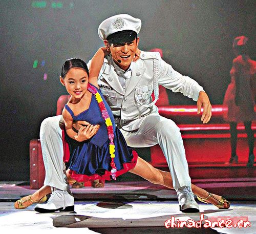 华仔与李连杰女儿一同热舞，Jane毫不怯场