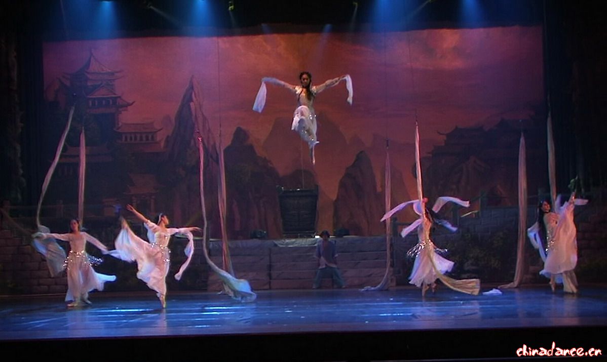 飞檐走壁的小龙女