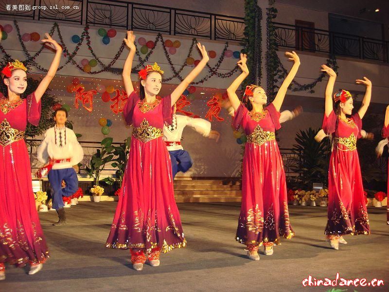 新疆舞蹈.jpg