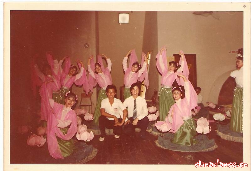 1983--荷花舞--后台