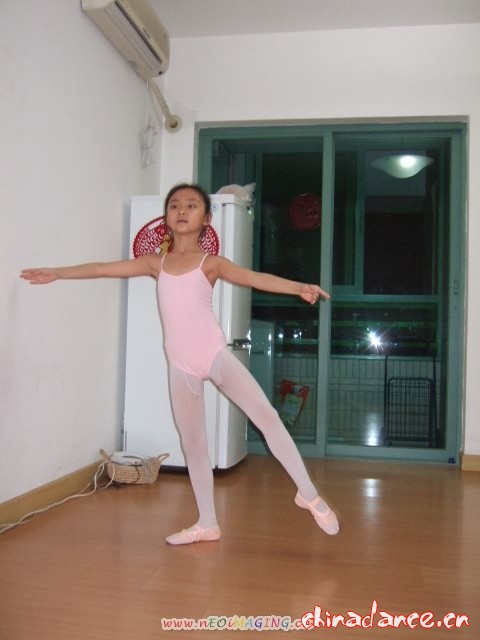 我的宝贝下周考芭蕾舞四级考级考试05.JPG