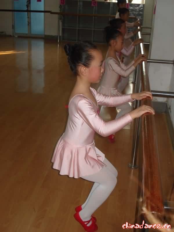 金苹果艺术幼儿园参加第八届江苏省少儿舞蹈考级剪影18.jpg