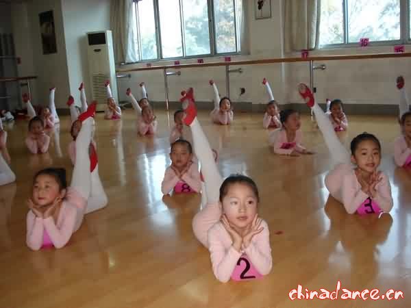 金苹果艺术幼儿园参加第八届江苏省少儿舞蹈考级剪影10.jpg
