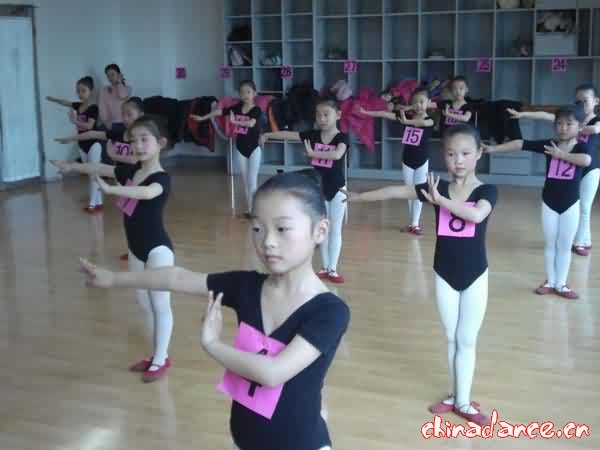 金苹果艺术幼儿园参加第八届江苏省少儿舞蹈考级剪影15.jpg