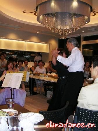 ｓｈａｌｌ　ｗｅ　ｄａｎｃｅ