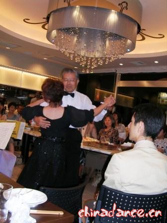 ｓｈａｌｌ　ｗｅ　ｄａｎｃｅ