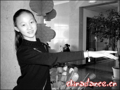 1号女生：张依伊