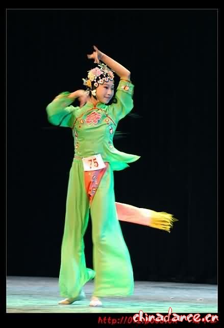 放飞梦想---2007 江西艺术职业学院舞蹈系毕业汇报演出（舞蹈摄影 转：琳十二）20.jpg