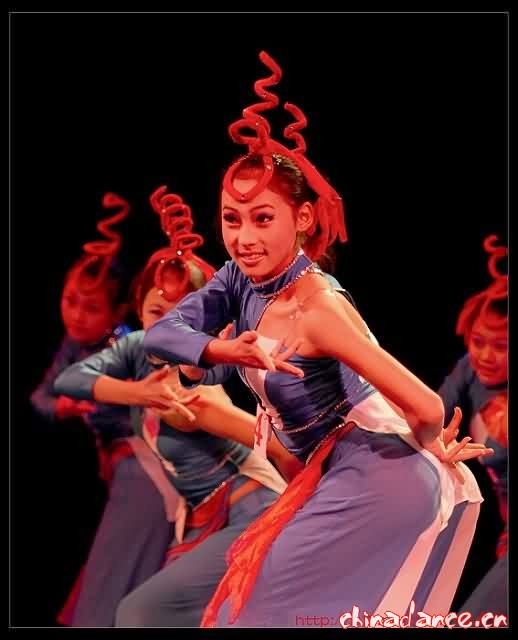 放飞梦想---2007 江西艺术职业学院舞蹈系毕业汇报演出（舞蹈摄影 转：琳十二）31.jpg