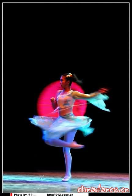 放飞梦想---2007 江西艺术职业学院舞蹈系毕业汇报演出（舞蹈摄影 转：琳十二）10.jpg