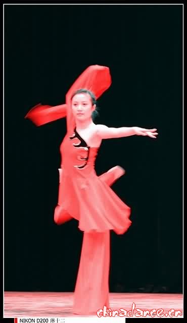 放飞梦想---2007 江西艺术职业学院舞蹈系毕业汇报演出（舞蹈摄影 转：琳十二）24.jpg