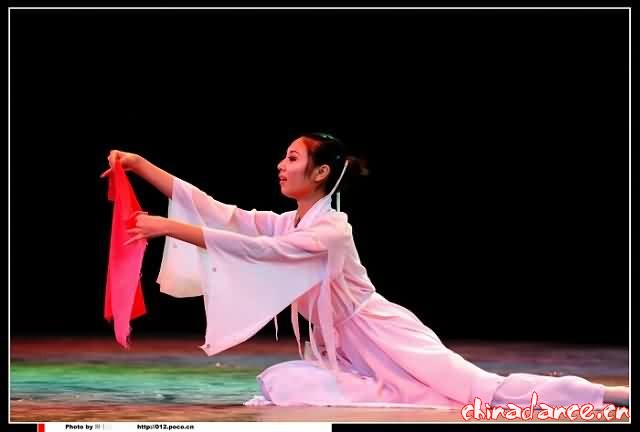 放飞梦想---2007 江西艺术职业学院舞蹈系毕业汇报演出（舞蹈摄影 转：琳十二）30.jpg