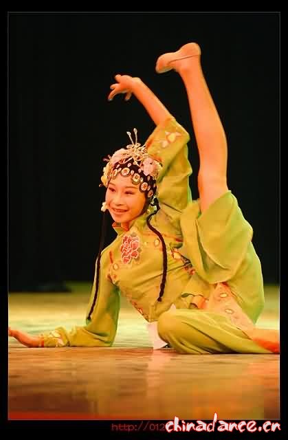 放飞梦想---2007 江西艺术职业学院舞蹈系毕业汇报演出（舞蹈摄影 转：琳十二）21.jpg