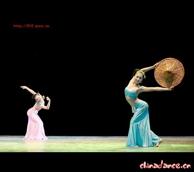 放飞梦想---2007 江西艺术职业学院舞蹈系毕业汇报演出（舞蹈摄影 转：琳十二）02.jpg