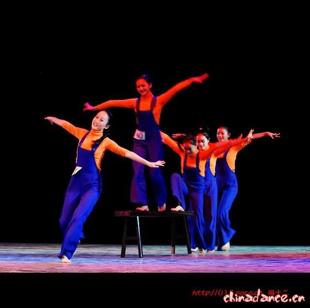 放飞梦想---2007 江西艺术职业学院舞蹈系毕业汇报演出（舞蹈摄影 转：琳十二）27.jpg