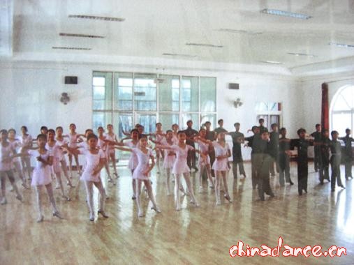 我第一次在舞校上课的照片