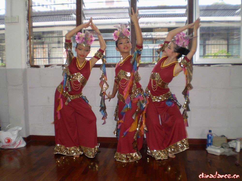 只拍到女生～～～