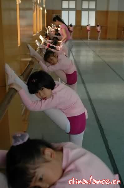 基础班小朋友——广州市张丹丹芭蕾舞蹈艺术培训学校 05.jpg