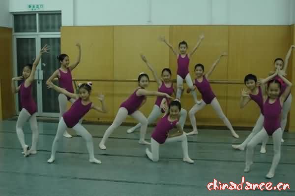 舞蹈表演班可爱的学生——广州市张丹丹芭蕾舞蹈艺术培训学校 01.jpg