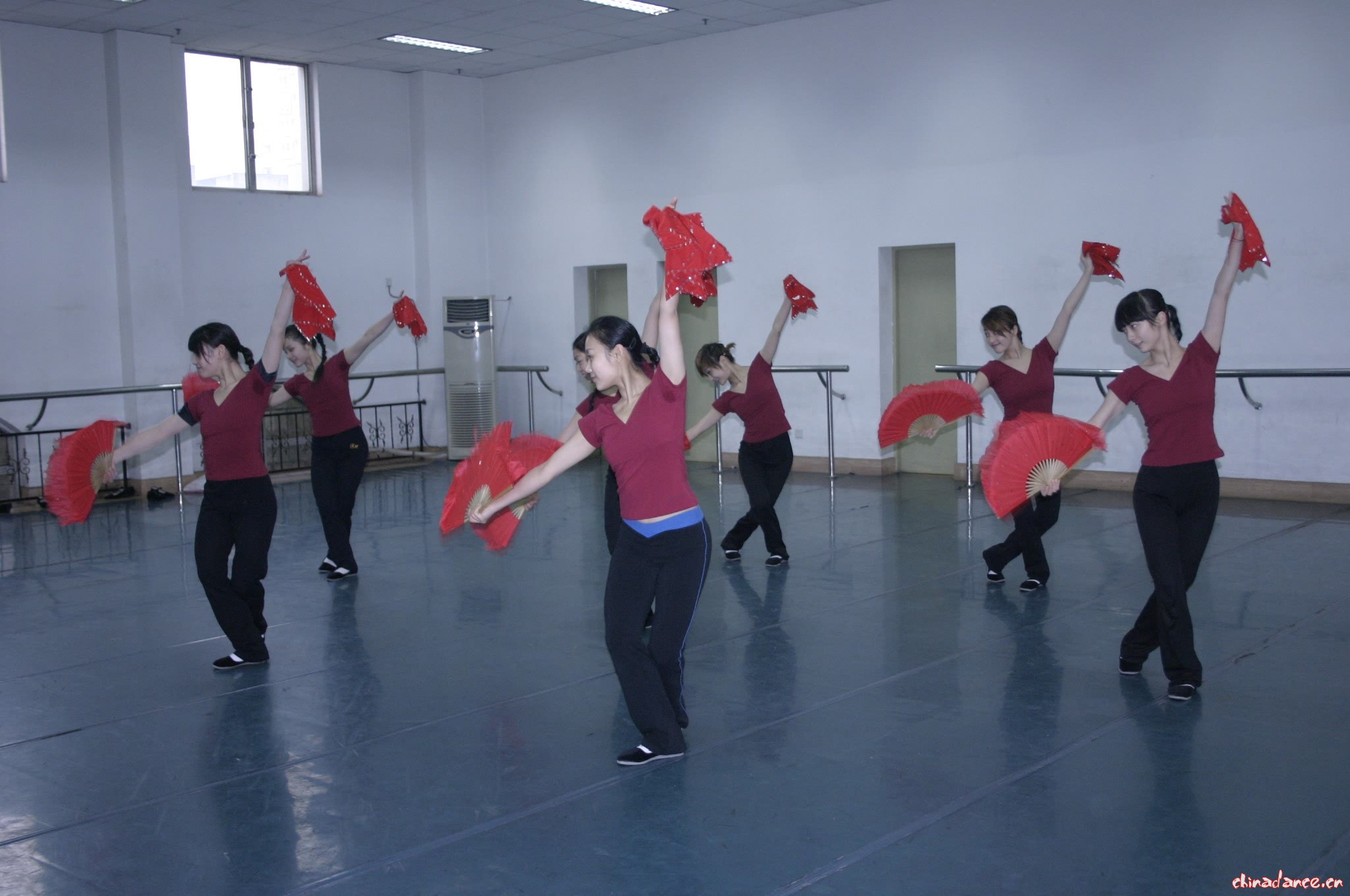 中国民族民间舞蹈——重庆大学美视电影学院 05级舞蹈编导班 06.JPG