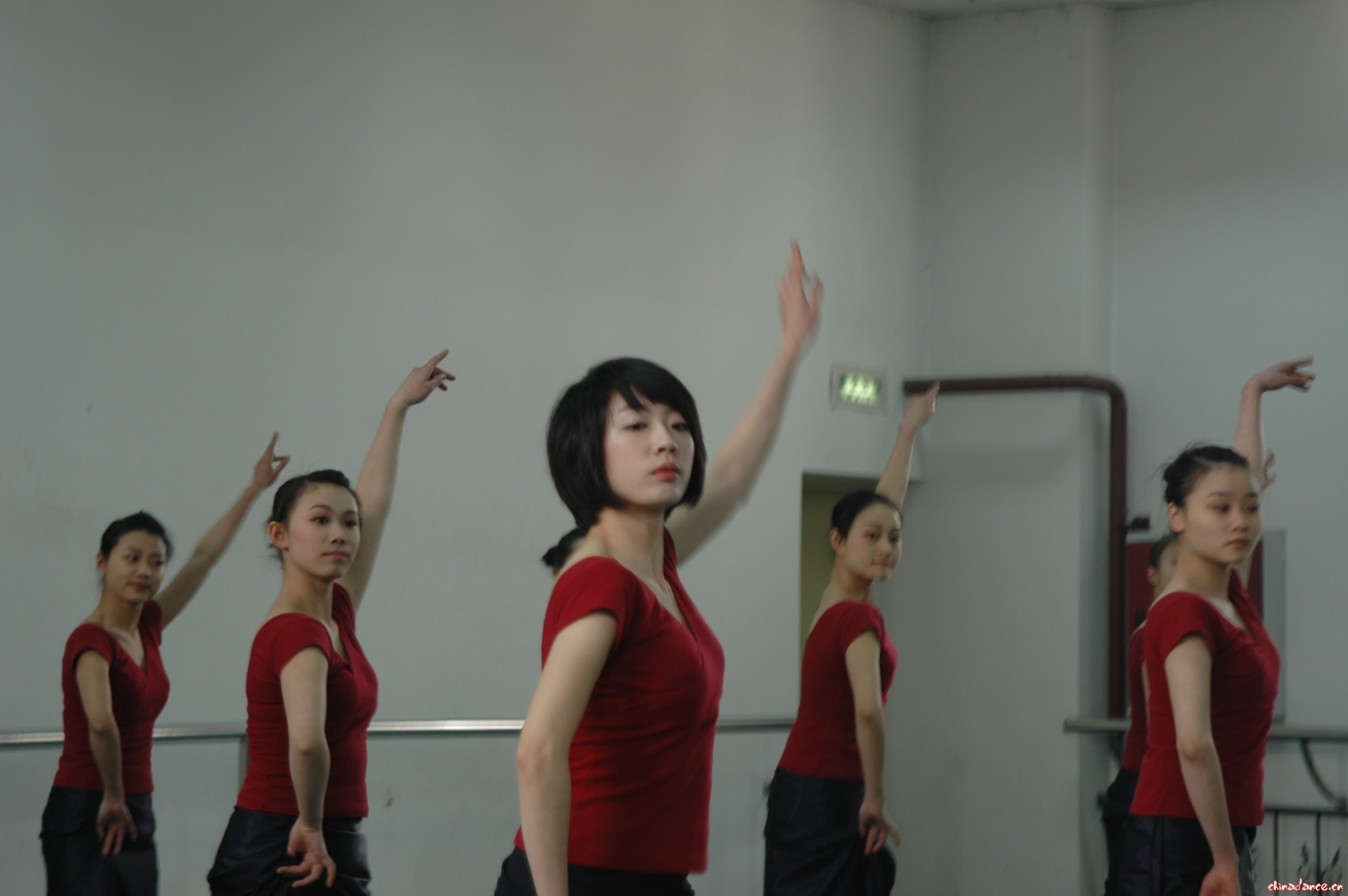 中国民族民间舞——重庆大学美视电影学院 2005舞蹈班 03.JPG