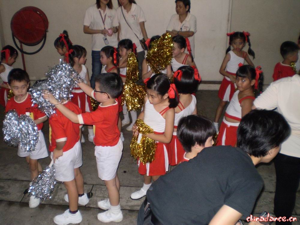 白发小孩～～呵呵～～