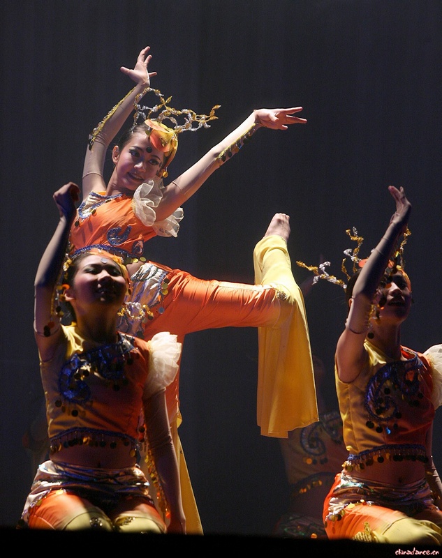 小学组～～灵鱼嬉水～～～