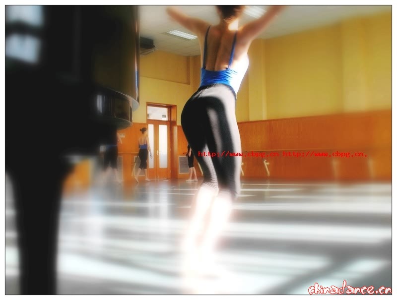美女舞蹈尽婀娜2.jpg