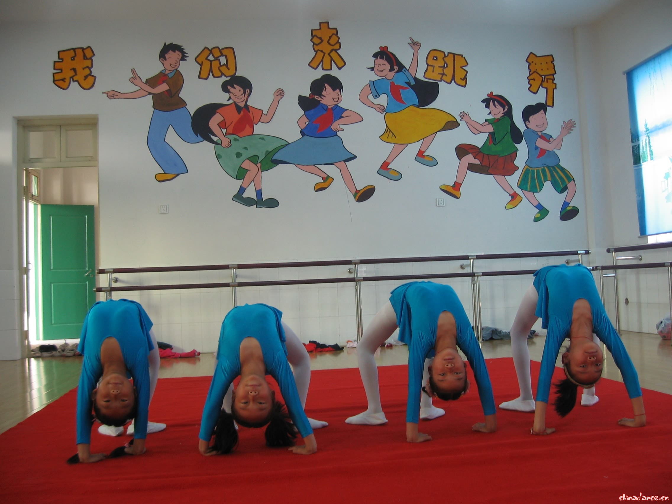 学校舞蹈队在训练 江苏省句容经济开发区中心小学2.jpg