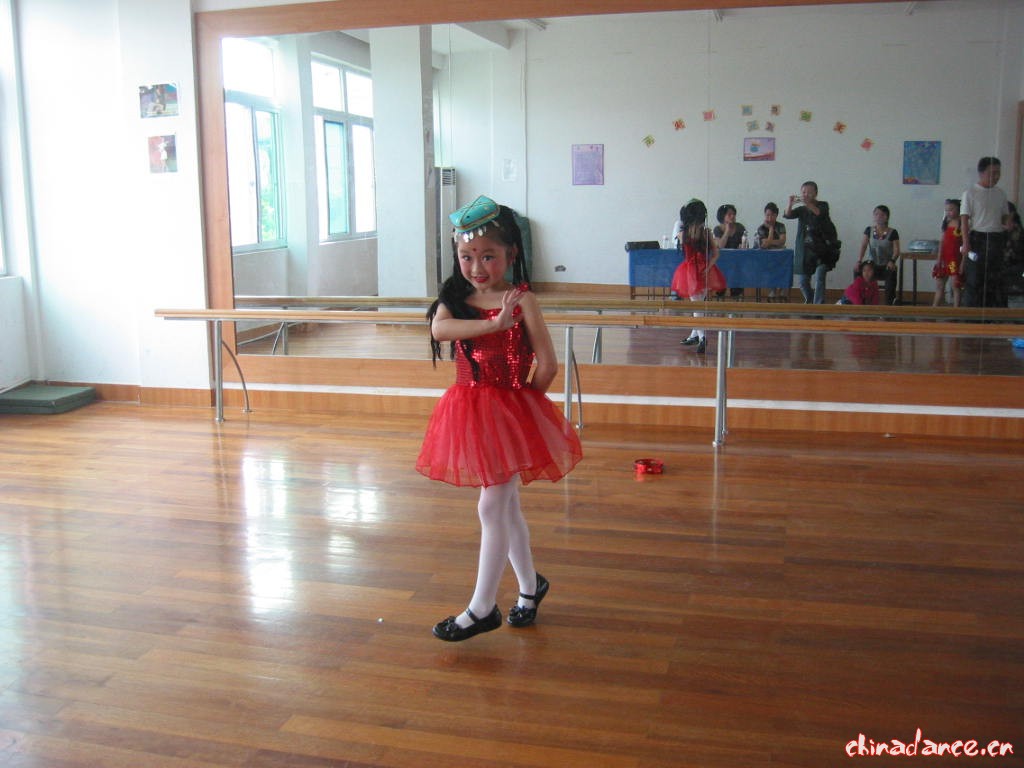 我校舞蹈队员在县三独比赛中的精彩表演01.jpg