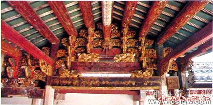 22丛熙公祠拜梁架木雕装饰.jpg