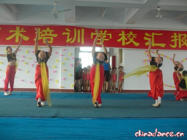 09072102藁城市金桐艺术培训学校08年暑假汇报演出 少儿舞蹈培训08.jpg