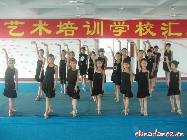 09072102藁城市金桐艺术培训学校08年暑假汇报演出 少儿舞蹈培训09.jpg