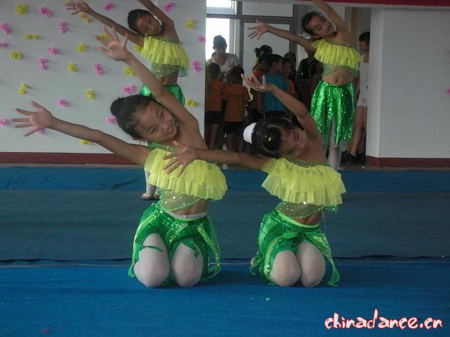 09072102藁城市金桐艺术培训学校08年暑假汇报演出 少儿舞蹈培训07.jpg