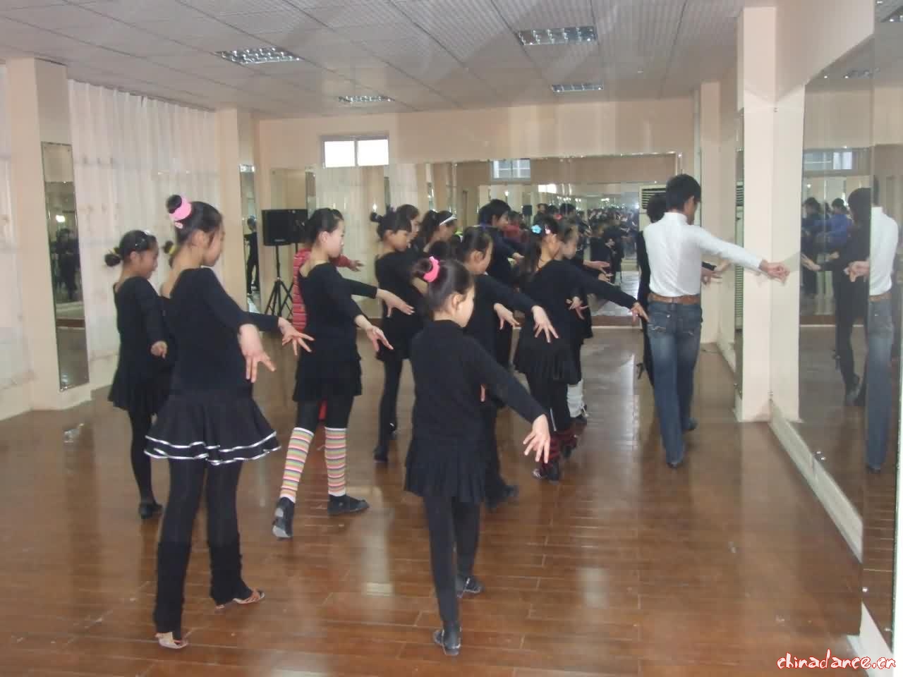 09072705 拉丁舞教学—春蕾舞蹈艺术培训中心05.jpg