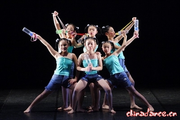 台湾小学生舞蹈1.JPG