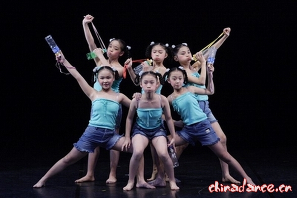 台湾小学生舞蹈2.JPG