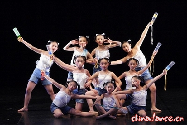 台湾小学生舞蹈3.JPG