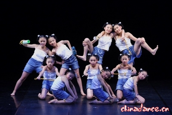 台湾小学生舞蹈4.JPG