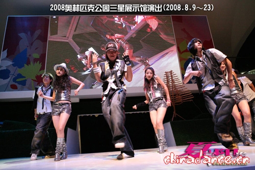 夏宇阳光舞蹈团（2008奥林匹克三星演出）4.jpg