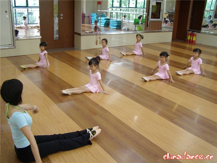 舞蹈室_复件(1)P6090004[1].jpg