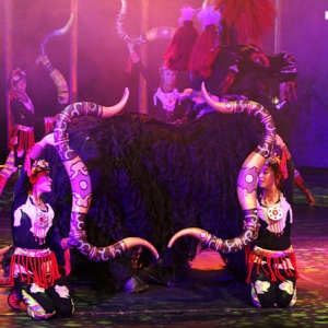 原生态歌舞剧《幸福在路上》(衣香云居作品)